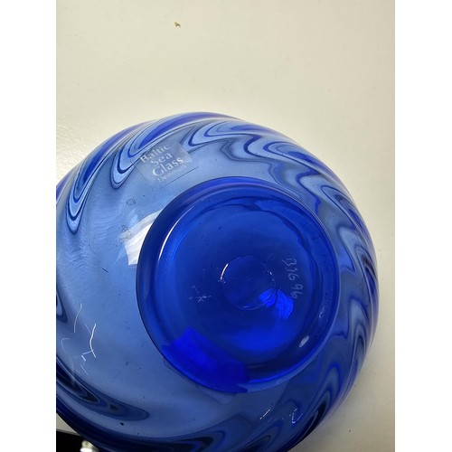 94 - A quantity of good quality studio art glass bowls along with a single vase, one of the bowls is in w... 