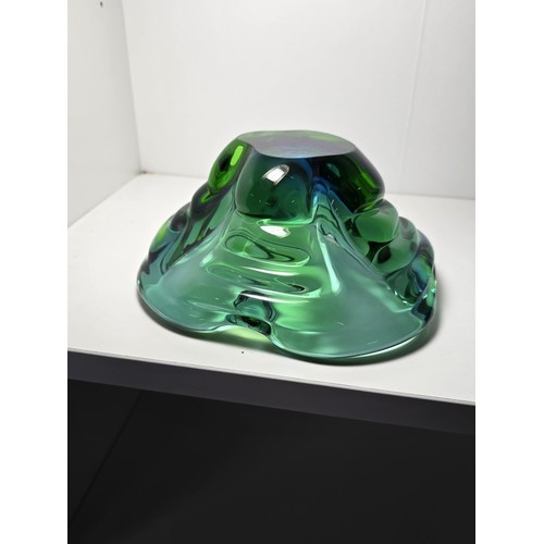 94 - A quantity of good quality studio art glass bowls along with a single vase, one of the bowls is in w... 