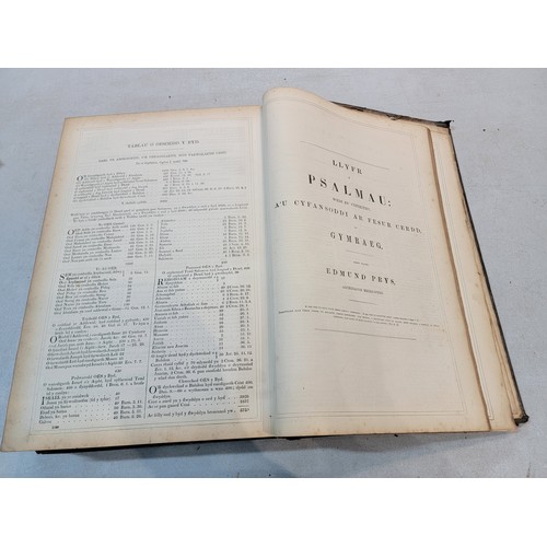 199 - Antique leather bound Welsh Bible, Bibl yr Addoliad Teuluaidd, by Peter Williams dated to 1826, Prin... 