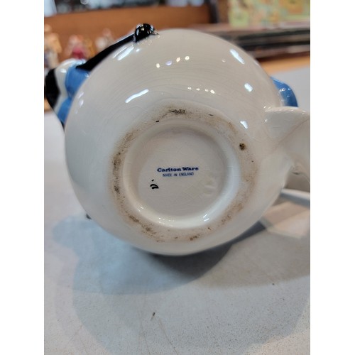 202 - Quantity of 3x collectables inc a collectable Carlton Ware teapot in the form of a skier.  large Sta... 