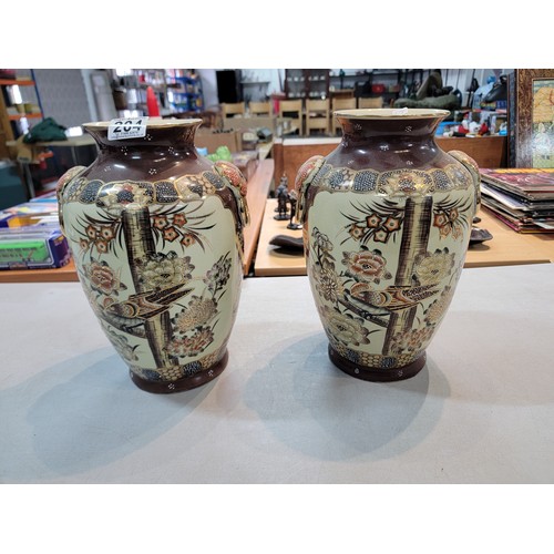 204 - 2x Antique Japanese satsuma vases, hand painted with a bird design and flower shaped handles, with g... 