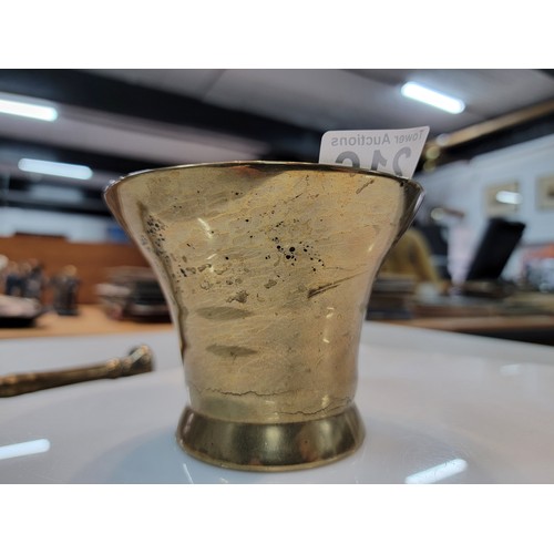 216 - A good quality solid bronze mortar and pestle has a casting crack to the base otherwise in overall g... 