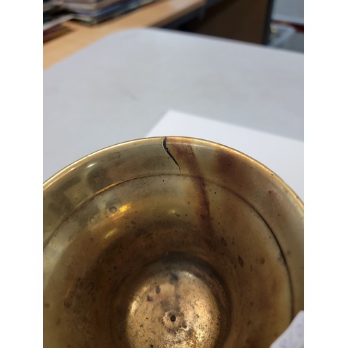 216 - A good quality solid bronze mortar and pestle has a casting crack to the base otherwise in overall g... 