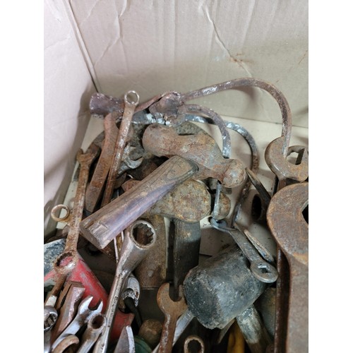 129 - Box of large spanners along with a vehicle jack, along with holdall bag of spanners & sockets etc.