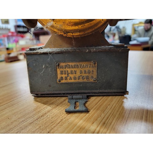 224 - A good Victorian magic lantern slide projector 