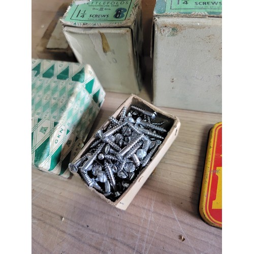 144 - Box containing a large quantity of boxed flat head screws of various sizes, see pictures for more de... 