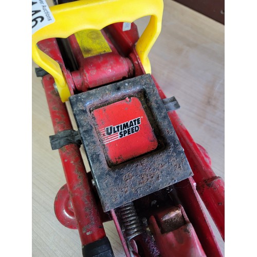 146 - Ultimate speed 3 Tonne trolley jack complete with handle