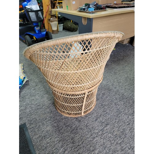 183 - 2x wicker chairs inc a large peacock chair and a smaller tub chair both in overall good condition, h... 