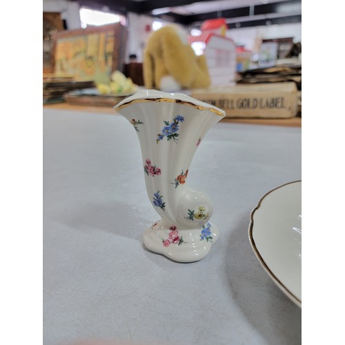 372 - A collection of 4x Nantgarw ceramic pieces inc a stem vase 2 plates and a jug, comes along with a qu... 