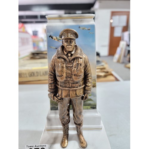 373 - A good quality resin Battle of Britain 80th anniversary airman sculpture by the Bradford exchange, l... 