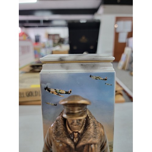 373 - A good quality resin Battle of Britain 80th anniversary airman sculpture by the Bradford exchange, l... 