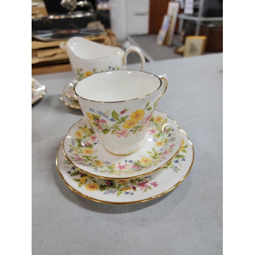 378 - An 18 piece Colclough partial tea set with a floral design consisting of 4x trios, 2x saucers and pl... 