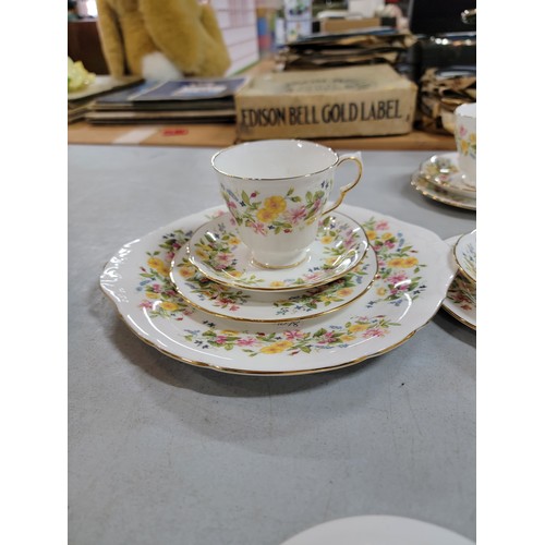 378 - An 18 piece Colclough partial tea set with a floral design consisting of 4x trios, 2x saucers and pl... 