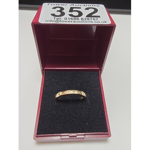 352 - A 9ct yellow gold ring inset with faceted rock crystal stones all the way around, in excellent clean... 