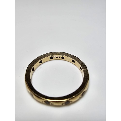 352 - A 9ct yellow gold ring inset with faceted rock crystal stones all the way around, in excellent clean... 