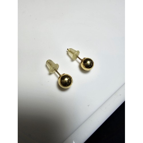 355 - A pair of 18ct yellow gold stud ball earrings in excellent clean condition marked 750. Total weight ... 