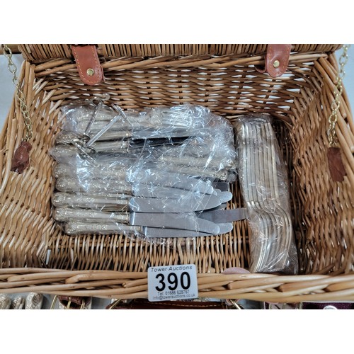 390 - Wicker basket containing a large quantity of Kings pattern cutlery for 12 persons inc knives, forks,... 