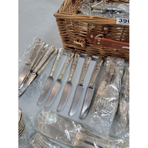 390 - Wicker basket containing a large quantity of Kings pattern cutlery for 12 persons inc knives, forks,... 