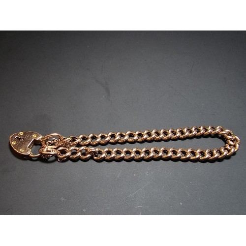 358 - A stunning 9ct rose gold curb link bracelet with a chunky 9ct rose gold padlock, in excellent clean ... 