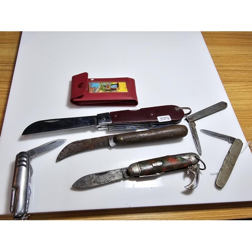 330 - A collection of 7x vintage penknives which includes an oversized penknife, a vintage Richards penkni... 