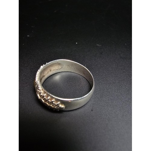 276 - Vintage 925 silver ring featuring an ornate design. in good condition boxed, size K.