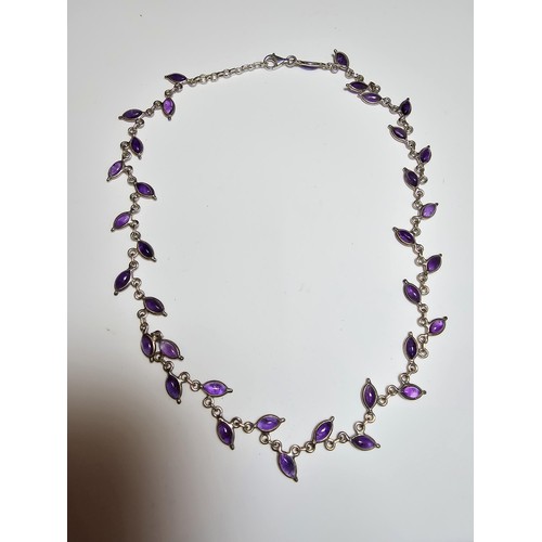 284 - A pretty 925 silver necklace inset with amethyst gemstones all the way around, in excellent clean co... 