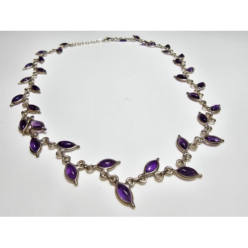 284 - A pretty 925 silver necklace inset with amethyst gemstones all the way around, in excellent clean co... 