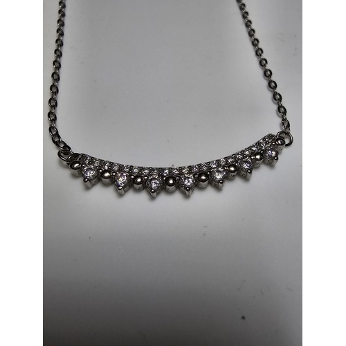 287 - A pretty 925 silver necklace, 16