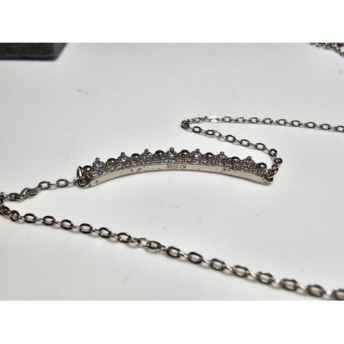 287 - A pretty 925 silver necklace, 16