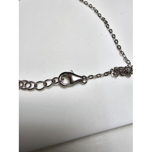 287 - A pretty 925 silver necklace, 16