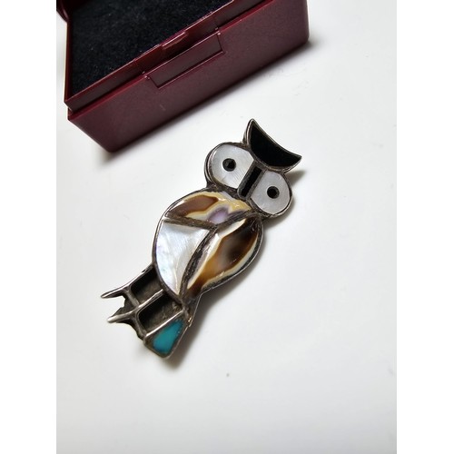 292 - A pretty sterling silver owl formed brooch inset with multiple gemstones including moonstone, mookai... 