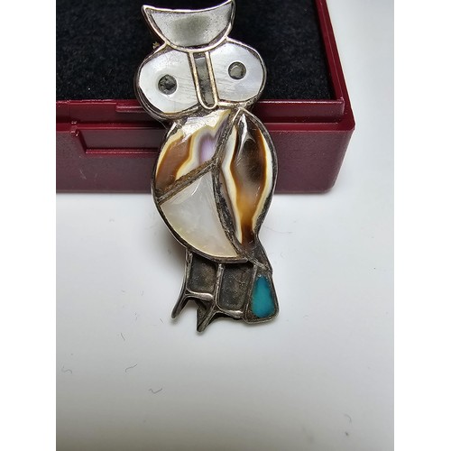 292 - A pretty sterling silver owl formed brooch inset with multiple gemstones including moonstone, mookai... 