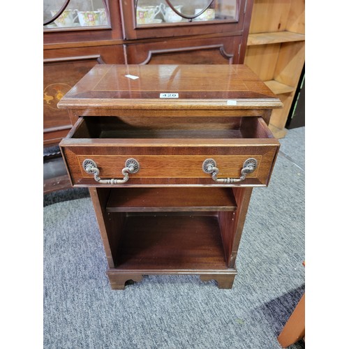 420 - Veneered mahogany single drawer bedside table with inlay to the front and one shelf to the bottom, i... 