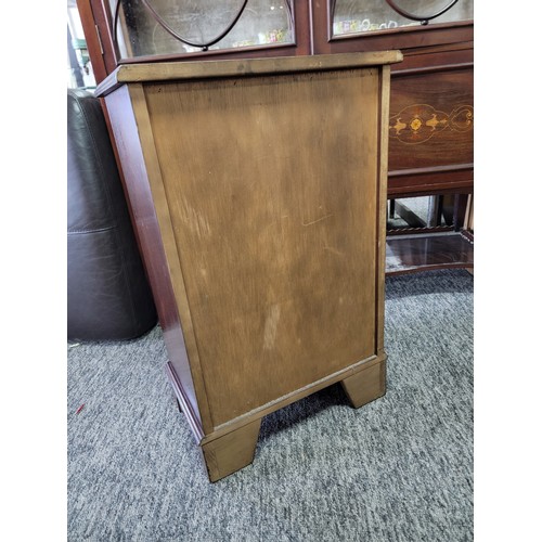 420 - Veneered mahogany single drawer bedside table with inlay to the front and one shelf to the bottom, i... 