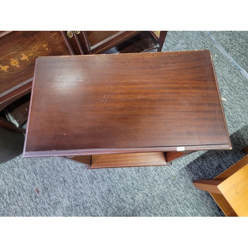 420A - Good quality bed side veneered mahogany bed side table with one drawer to the top and one shelf bene... 