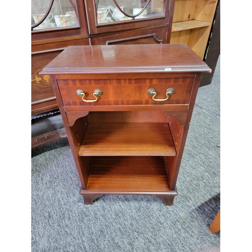 420A - Good quality bed side veneered mahogany bed side table with one drawer to the top and one shelf bene... 