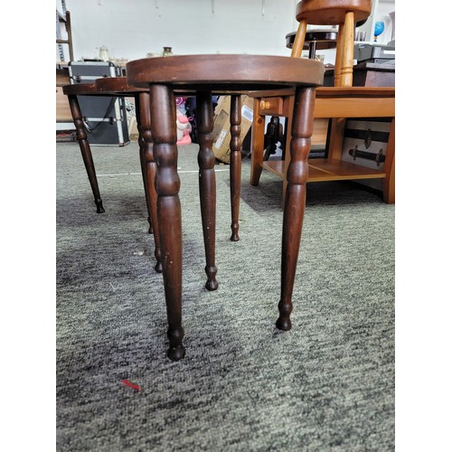 427 - Vintage nest of circular graduated wooden three legged tables all in good order, height 42cm diamete... 