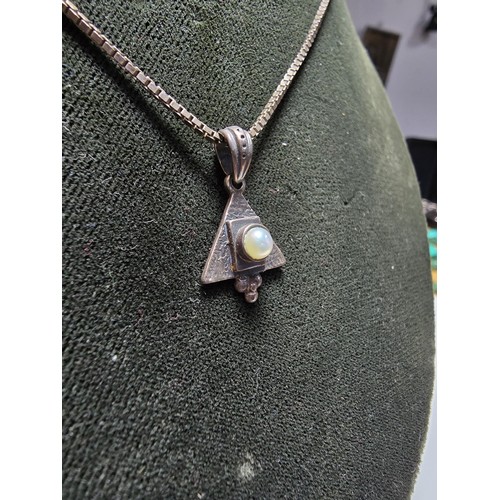 299 - An unusual 925 silver triangular pendant inset with a genuine pearl on a good long 20