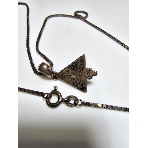 299 - An unusual 925 silver triangular pendant inset with a genuine pearl on a good long 20