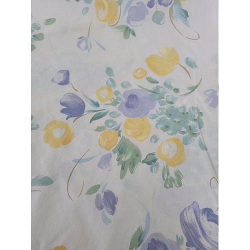 448 - Large roll of floral material in good order with a width of 118cm