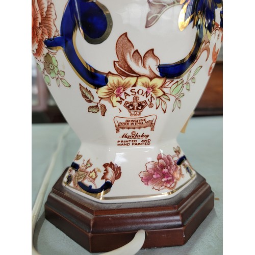 459 - Good quality Masons Mandalay hand painted ceramic lamp complete with shade and plug in overall good ... 