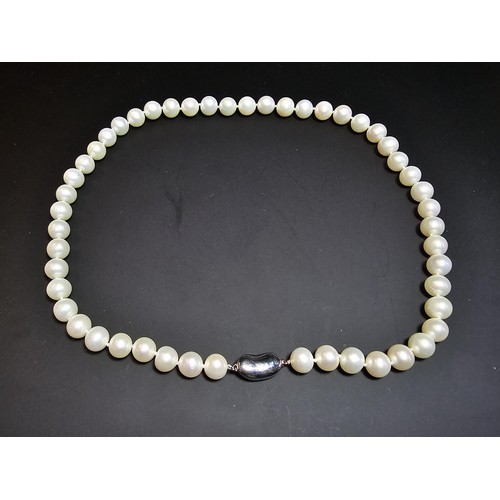 308 - A collection of pearl necklaces to include a good quality genuine pearl beaded necklace with a silve... 