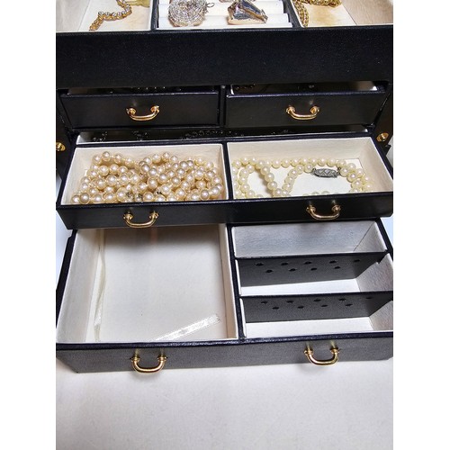 317 - A good quality leather type jewellery storage box containing a good quantity of costume jewellery wh... 