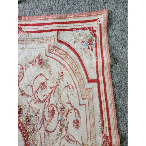 472 - Good quality hand made cream and red floral traditional style rug in excellent condition with no rip... 