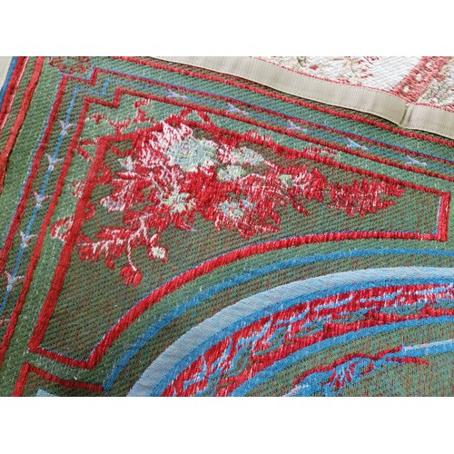 472 - Good quality hand made cream and red floral traditional style rug in excellent condition with no rip... 