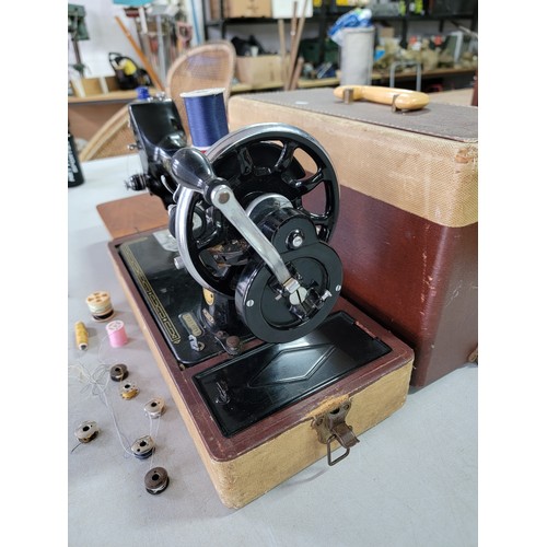 476 - Cased vintage singer sewing machine model 99k EM351218 along with a quantity of spare bobbins, all i... 