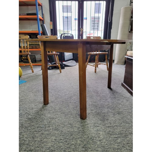 488 - Formica topped drop leaf dining table with 4x farmhouse chairs, chairs need attention. Table stands ... 