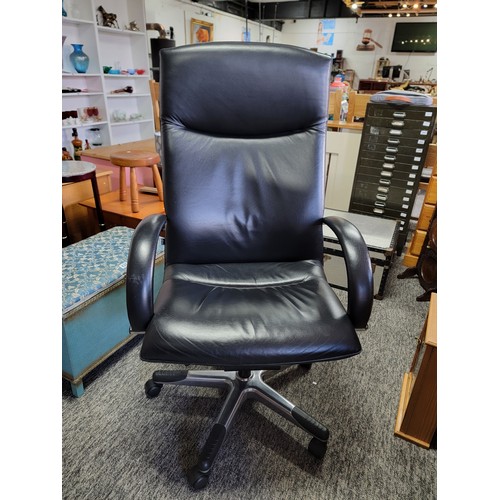 490 - Good quality rise and tilt leather executive office chair with arm rests stands on a 5 chrome star b... 