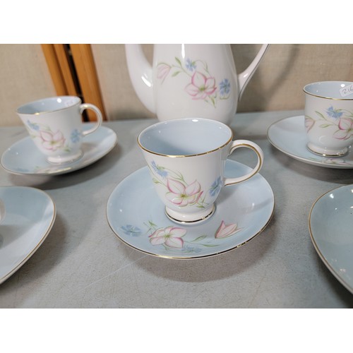 324 - A pretty 11 piece Susie Cooper coffee set in the Day Lily pattern. In excellent clean condition with... 