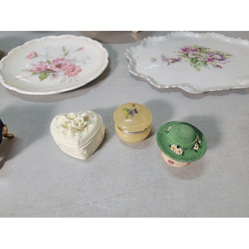 325 - A shelf full of collectable ceramic to include a good Victorian black lidded jug with a gilt design ... 